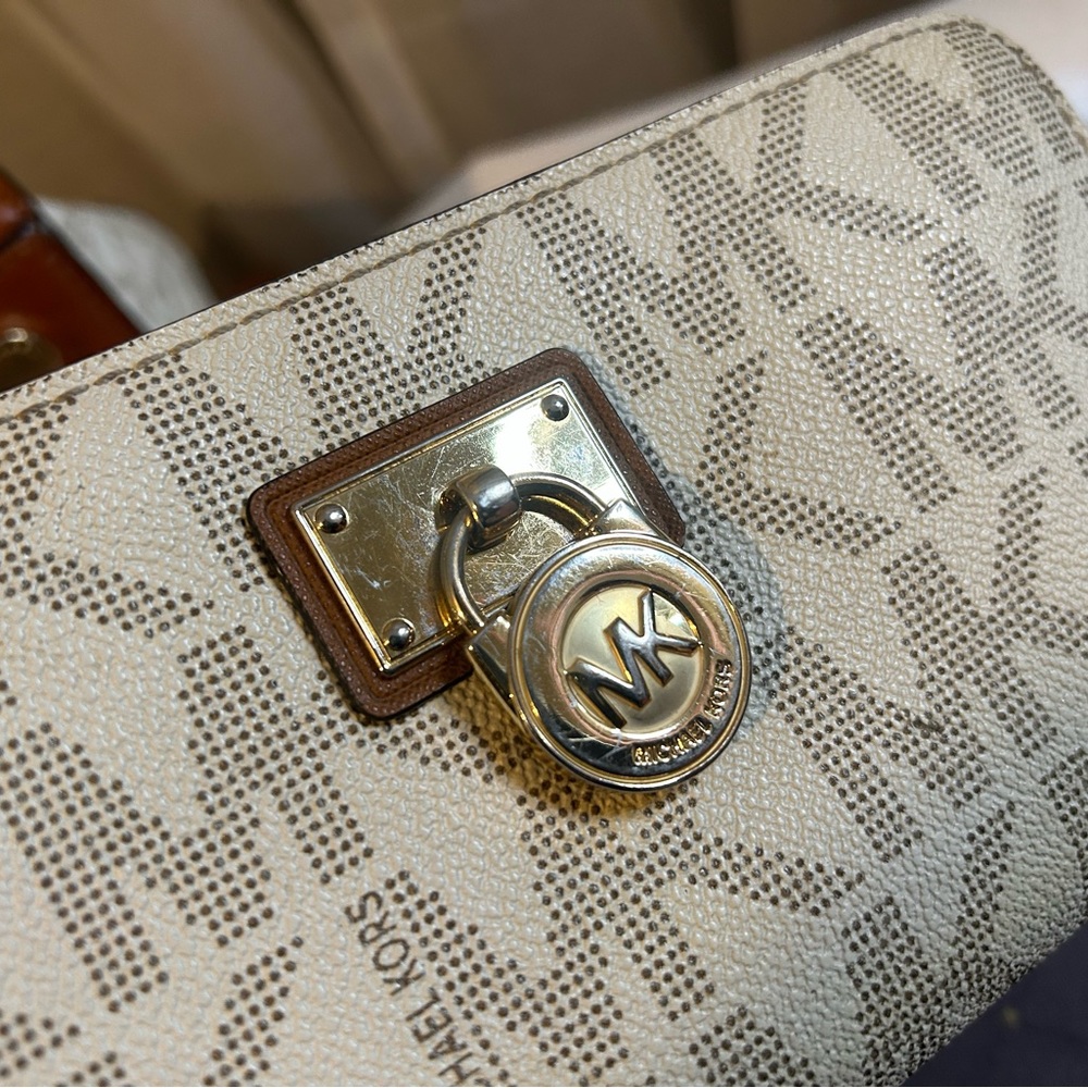 MK Selma LG Satchel and Wallet Set - Picture 5 of 7